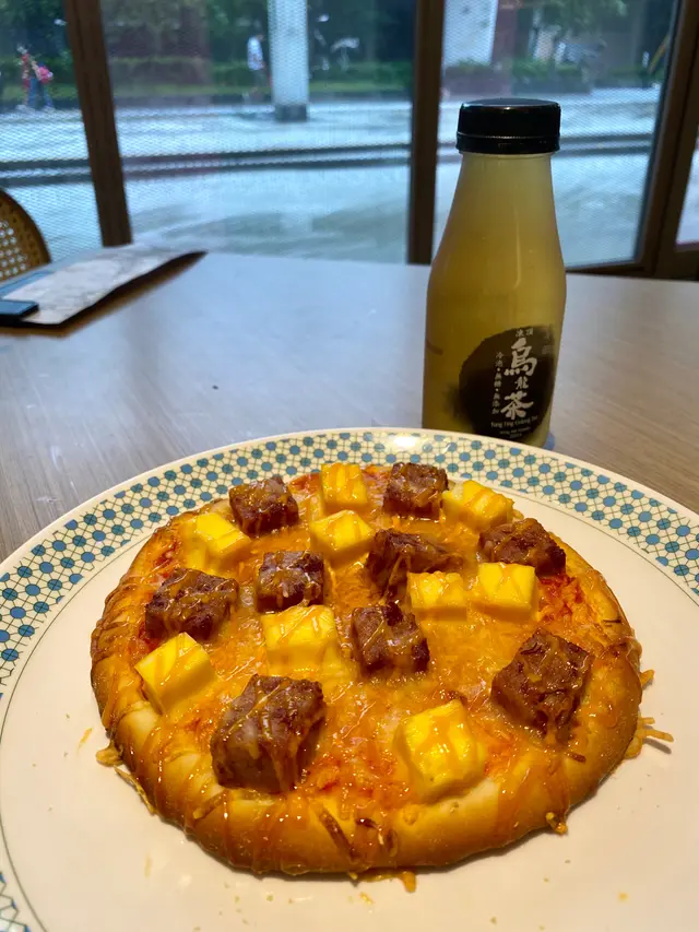 咸牛肉蛋芝士薄餅、樽仔烏龍茶