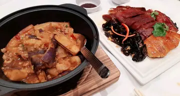 鱼香茄子，烧味拼盘