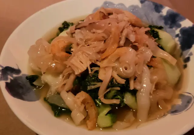 花膠絲時蔬🥬 除有花膠絲外, 還有蝦乾, 冬菇絲, 乾瑤柱😀 佈滿新鮮翠綠蔬菜