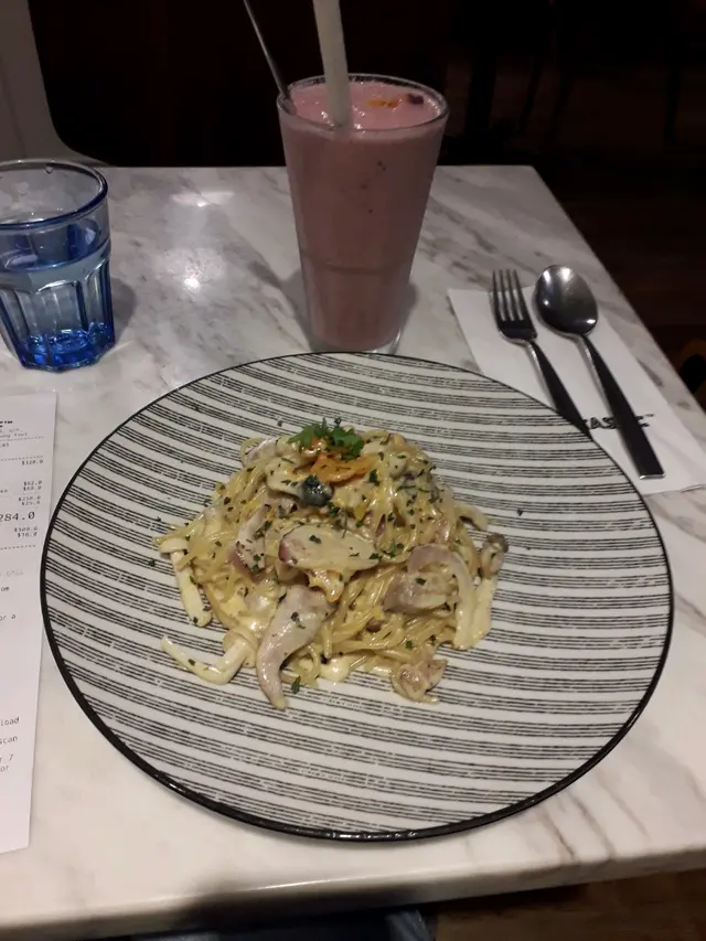 咸蛋黃蕈菇奶油雞肉意大利麵