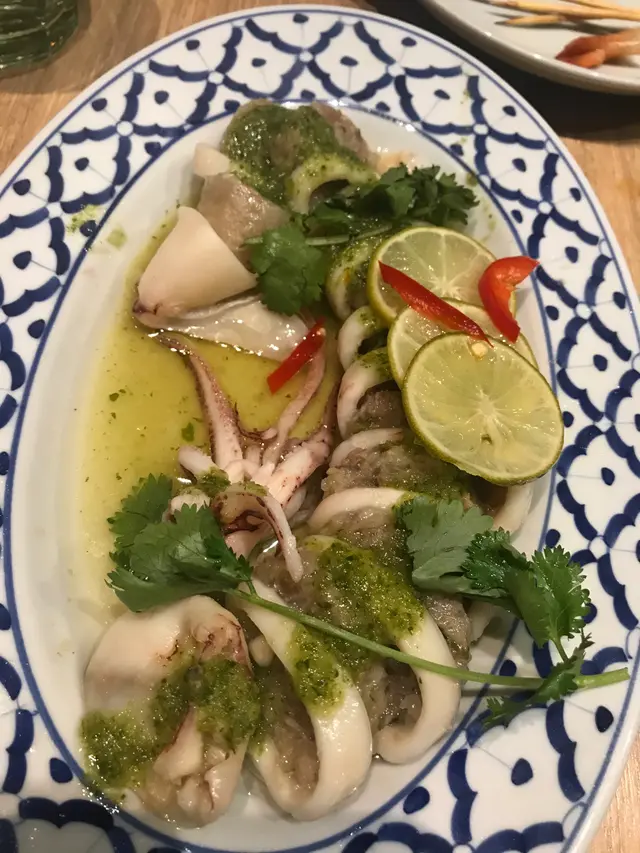 賣相非常吸引但配搭奇怪的魷魚肉餅