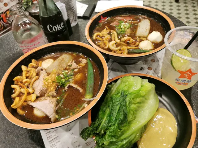 頂級安格斯牛肉船麵$88、黑豚肉船麵$68、烚生菜配秘製腐乳醬$28、青檸梳打$28和支裝可樂$15