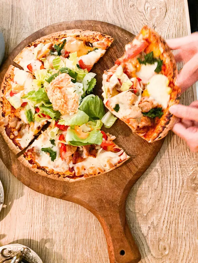 廚房特色牛肉或雞肉薄餅