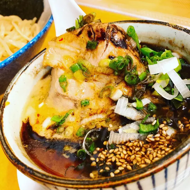 黑蒜油豚骨沾麵