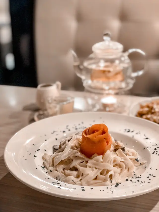 煙三文魚野菌忌廉燴闊條麵