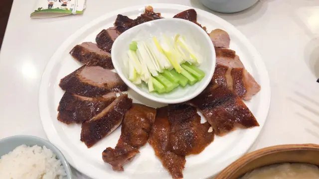 見好多人黎呢間食lunch，不過如果淨係叫套餐可能唔夠食