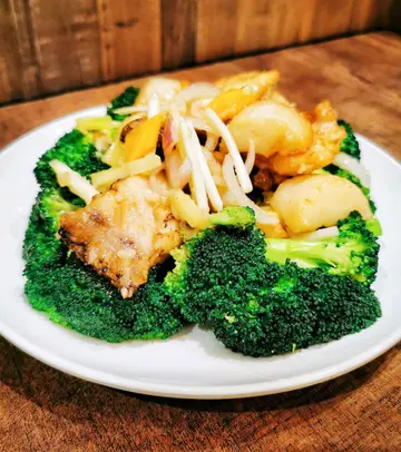 西兰花爆炒带子龙趸球