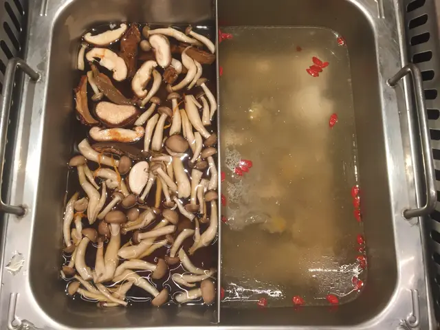 長生抗癌松茸野菌鍋($78)及清涼解熱雪耳鮮椰子鍋($98)