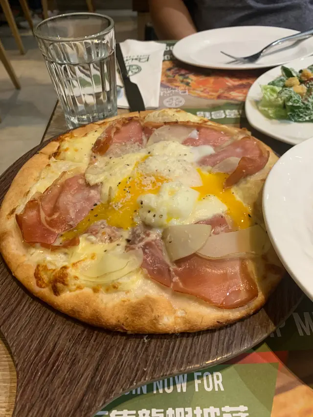 Carbonara pizza