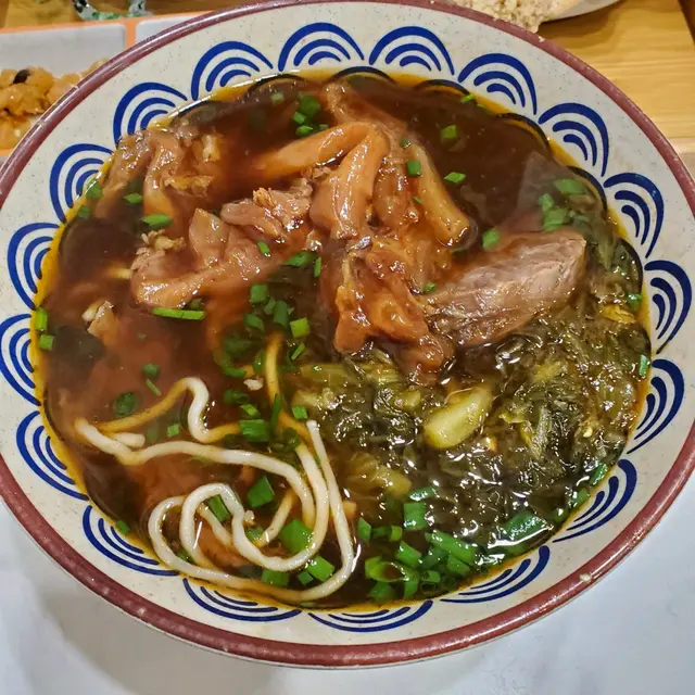 紅燒牛肉牛筋麵