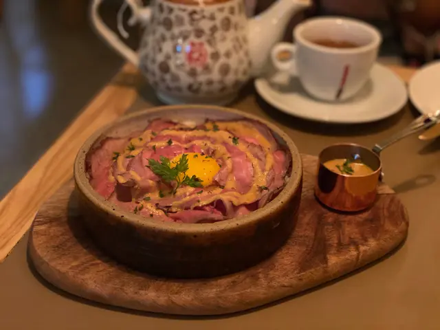 Roast  beef  Japanese  rice  with  apple  ginger  sauce  