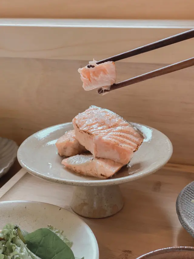 本地鹽田梓海鹽燒三文魚