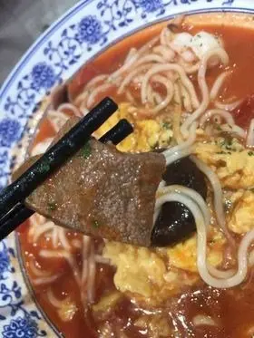 番茄豬潤墨魚頭冬菇上海面