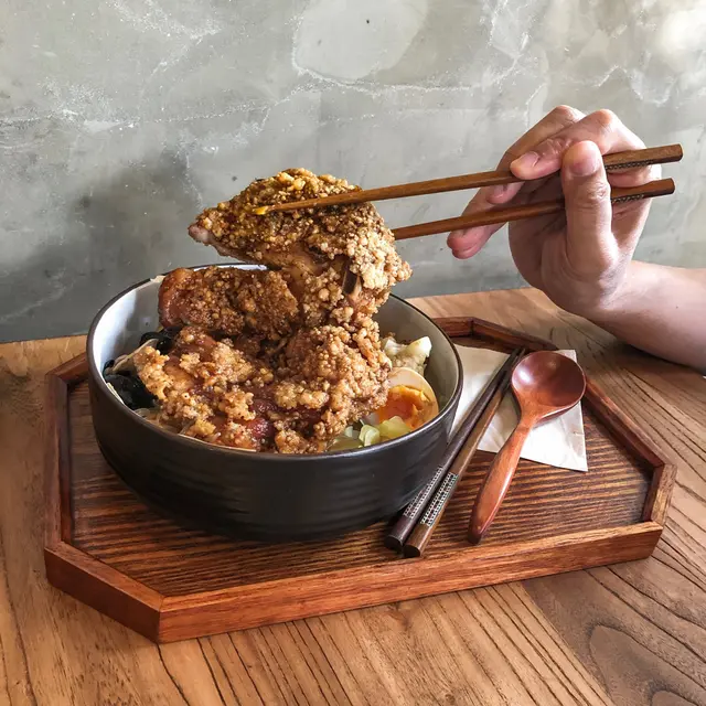 那個滷排骨便當