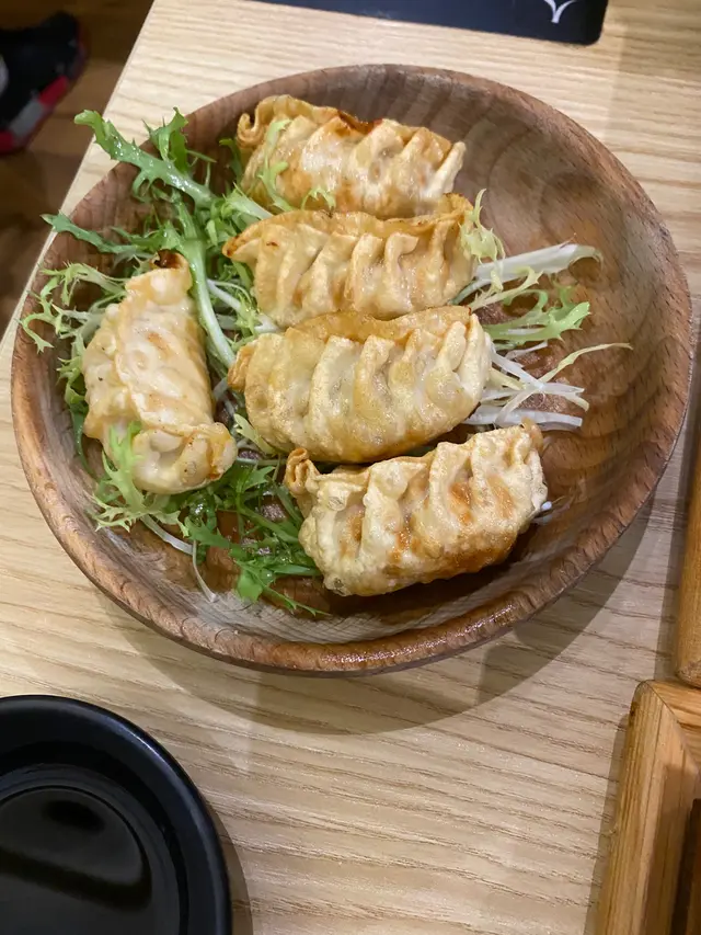 日式鐵板炸菜肉餃子