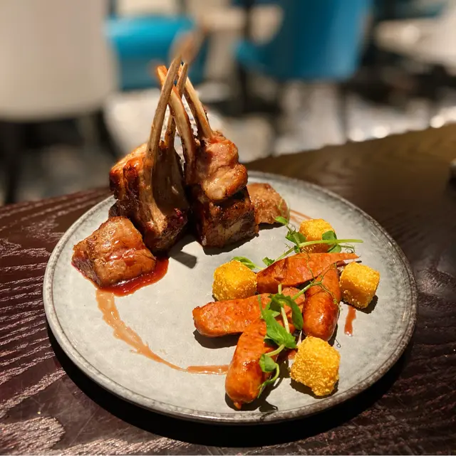 碳燒西班牙伊比利亞羊扒配自家制羊肉腸,砵油汁