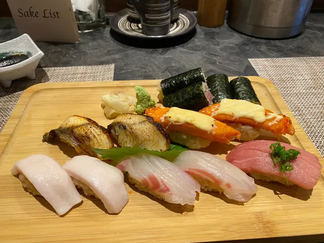 Sushi (蔥粒吞拿魚蓉小卷,蒲燒鰻魚,日本芝士蟹棒,劍魚腩,立魚,藍鰭拖羅)