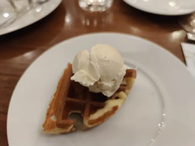 雲尼拿雪糕配窩夫