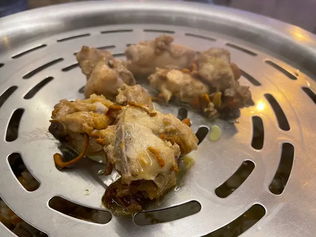 紅棗杞子蟲草花蒸雞