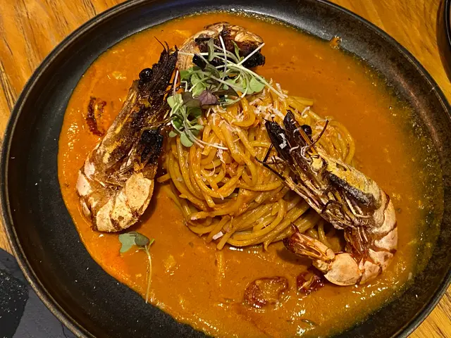 鹽燒老虎蝦意粉配風乾蕃茄龍蝦醬