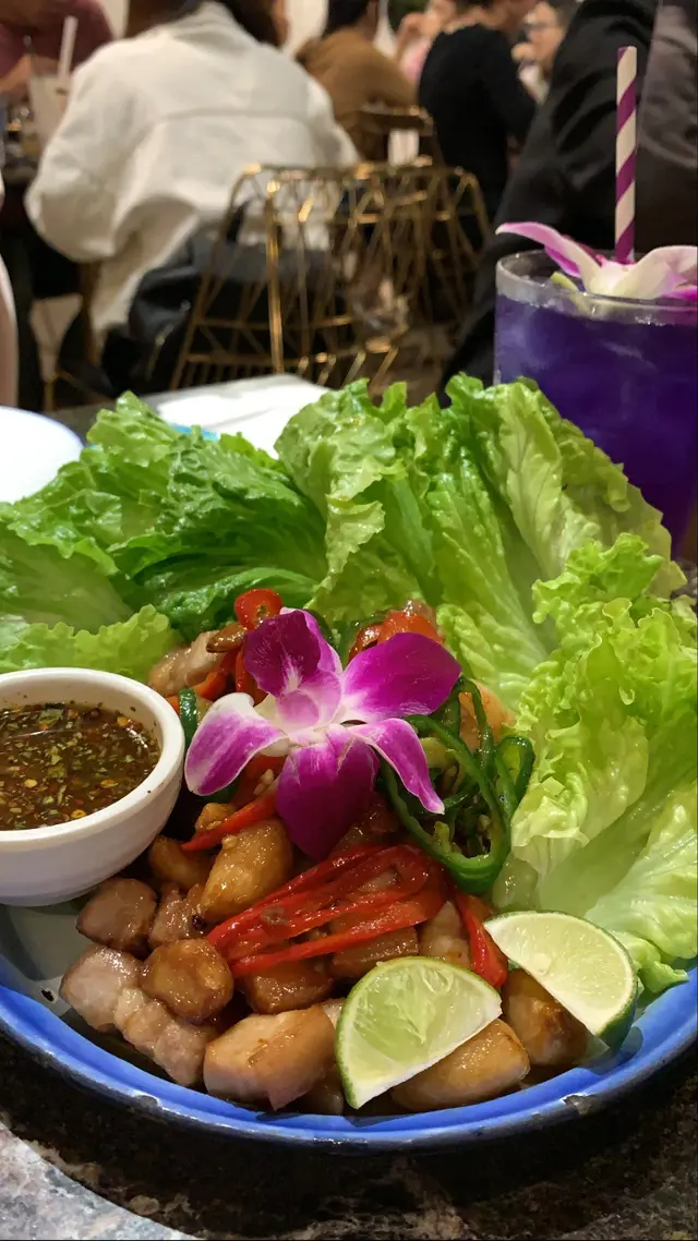 炭火炒蒜豬生菜包