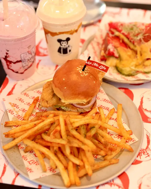 香炸脆雞漢堡包配香辣薯條