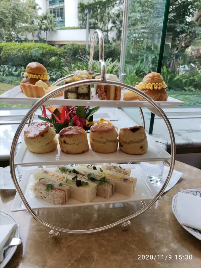 每件餅上面都有不同的花陪襯，味道很不錯