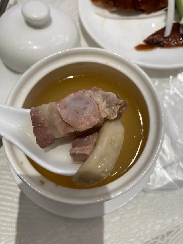 沒有味道的瘦肉湯，飲了兩口已經沒有飲