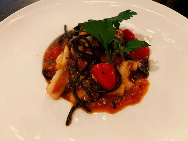 香辣茄汁魷魚墨魚汁意大利麵