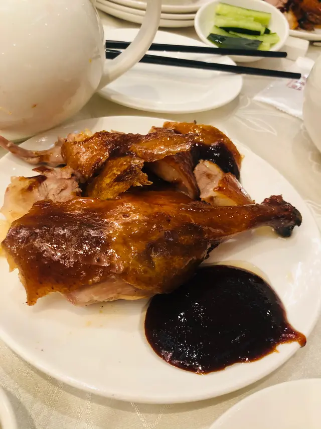 由於啲蟹足足等咗一個鐘，期間唯有不停食片皮鴨⋯⋯