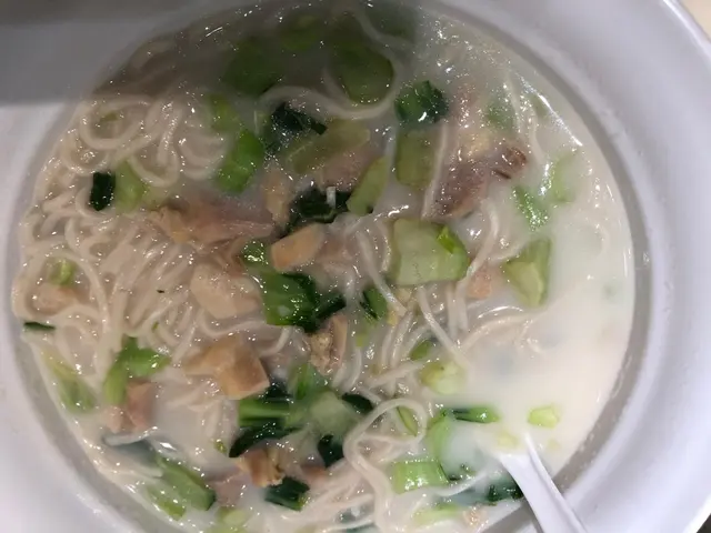 嫩雞煨麵