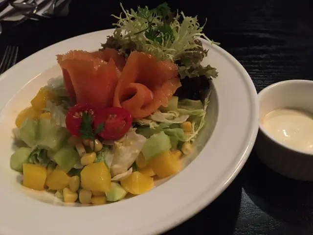 乳酪芒果煙三文魚沙律