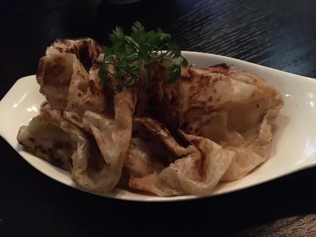 油酥餅配紅咖喱蟹肉醬