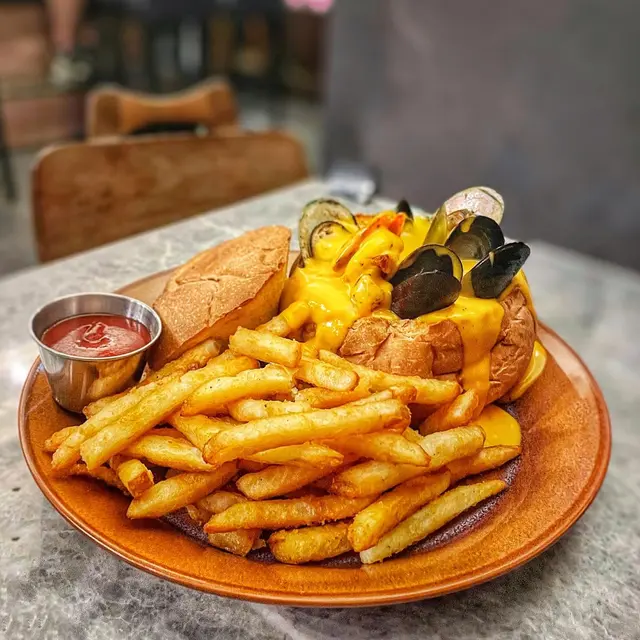 芝士汁海鮮焗德國農夫包