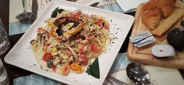 松葉蟹味噌蟹膏鵪鶉蛋意大利麵半白酒忌廉汁
