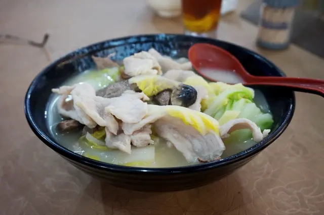 時菜豬潤肉片湯飯