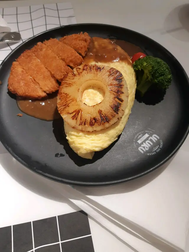 咖哩炸豬扒菠蘿蛋包飯