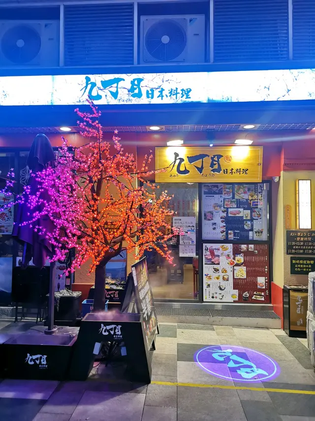 門口的櫻花樹，非常吸睛～