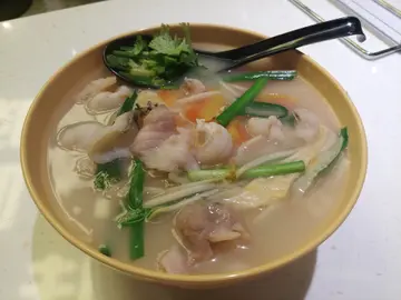 脆肉鲩木瓜鱼汤米线