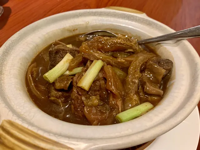 蘿蔔炆牛筋腩煲