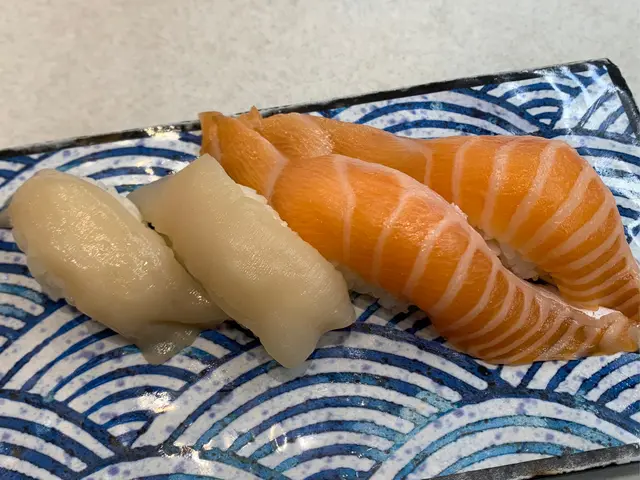 三文魚腩壽司, 象拔蚌壽司