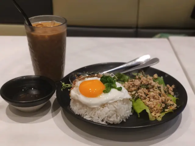 樂越香葉肉碎煎蛋飯