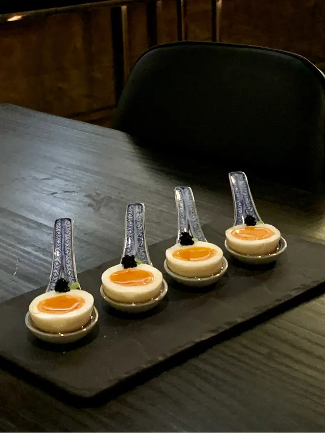 花雕糖心蛋配魚子醬