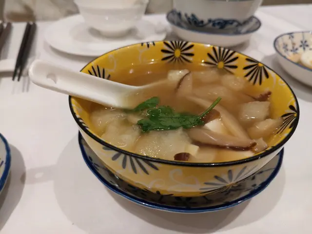 香芹豆腐魚頭湯