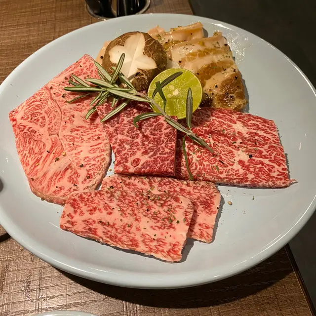 四款部位配黑毛豬