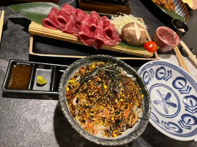 呢個牛味比牛小排重，加$38有紫菜碎拌飯、麵豉湯及溫泉蛋