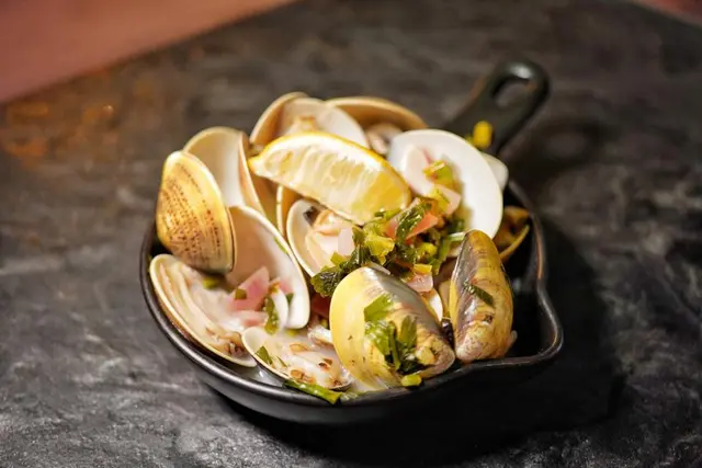 Clams in Lemon Wine Sauce