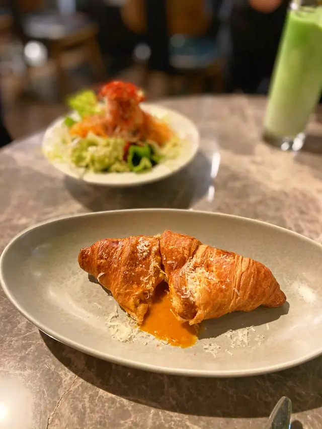 冬蔭龍蝦湯流心牛角包