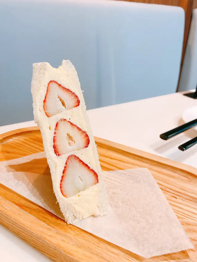 士多啤梨三文治