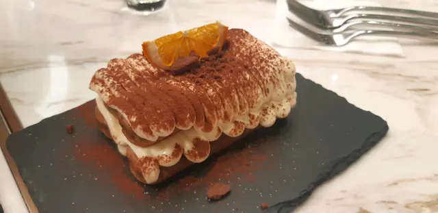 此店的 Signature 作品，我們因為藝術咖啡打卡打了1 個小時，冷落了這道甜品，如果剛剛從冰箱拿出來即食，應該味道更佳! 